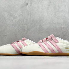 Adidas Tokyo W 阿迪达斯 舒适百搭经典休闲薄底鞋 鞋面设计舒适贴合脚面 同时采用柔软材质 穿着轻便舒适 侧 Adidas Tokyo W 阿迪达斯 舒适百搭经典休闲薄底鞋 鞋面设计舒适贴合脚面 同时采用柔软材质 穿着轻便舒适 侧