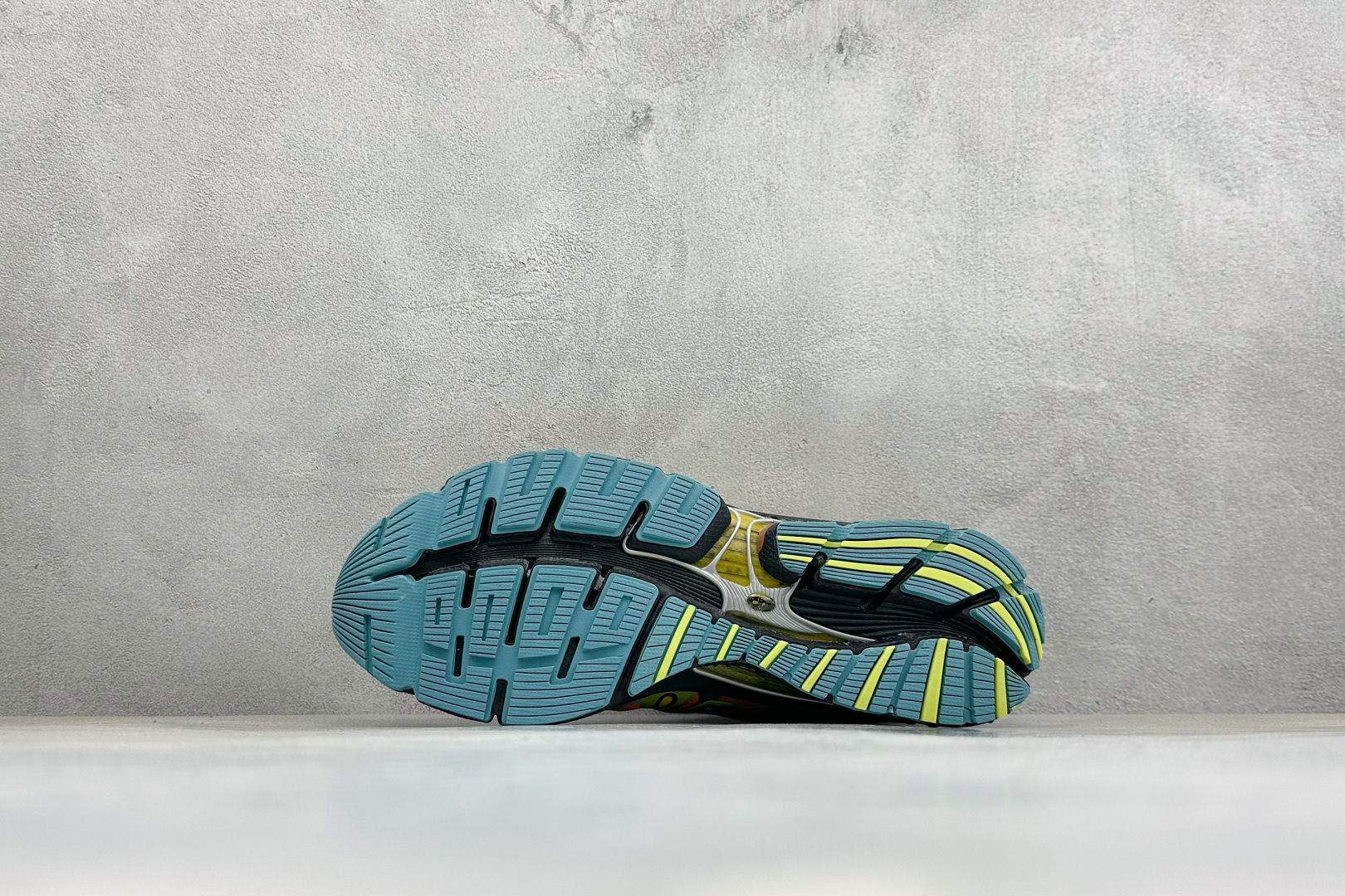 Stone Island x New Balance U1890系列 超轻量化低帮休闲运动慢跑鞋 原楦原纸版开发版型 采 Stone Island x New Balance U1890系列 超轻量化低帮休闲运动慢跑鞋 原楦原纸版开发版型 采