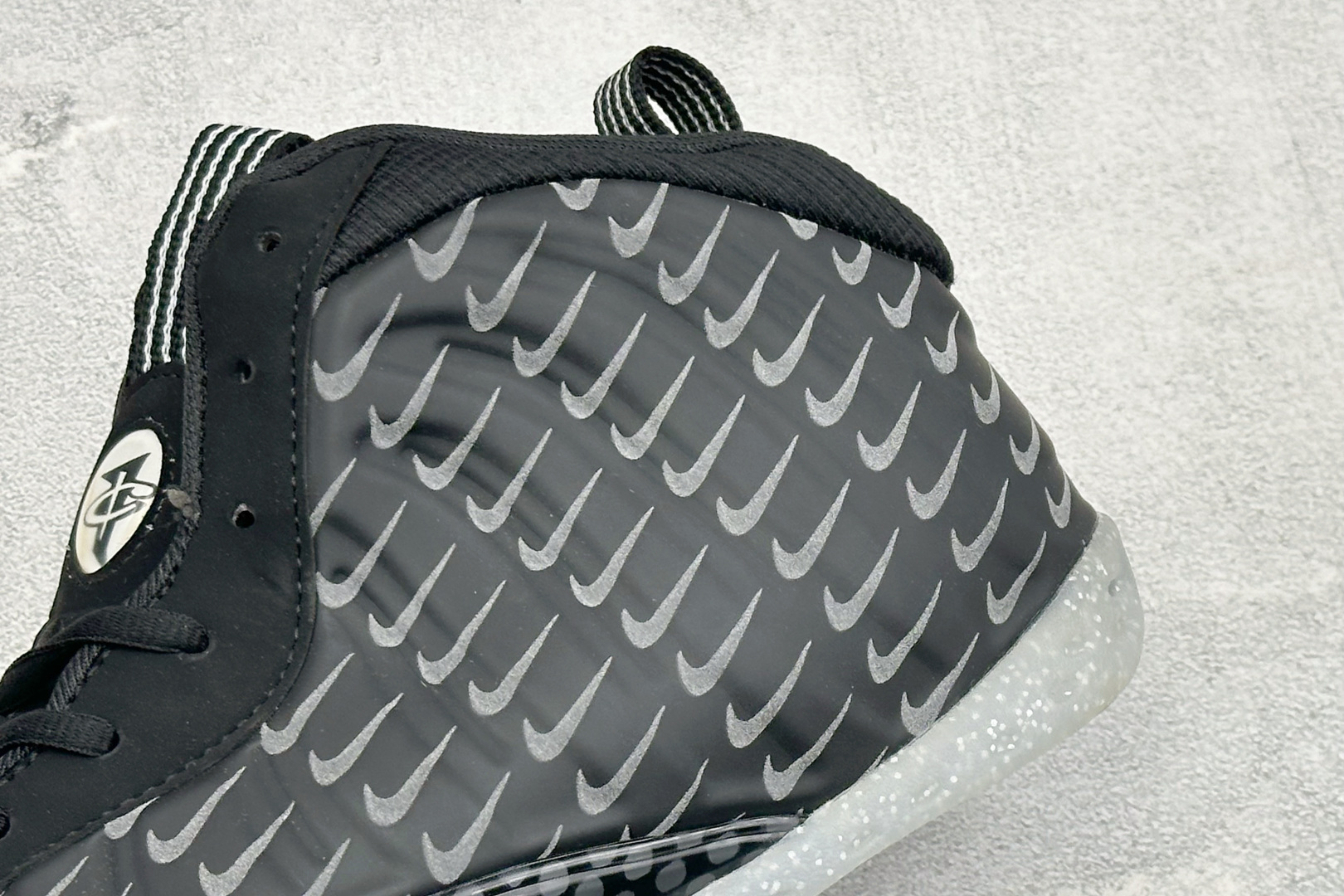 AIR FOAMPOSITE PRO 喷泡 实战运动篮球鞋 它依然代表了当时球鞋生产工艺的顶点,国内的鞋迷因为Pro的谐 AIR FOAMPOSITE PRO 喷泡 实战运动篮球鞋 它依然代表了当时球鞋生产工艺的顶点,国内的鞋迷因为Pro的谐