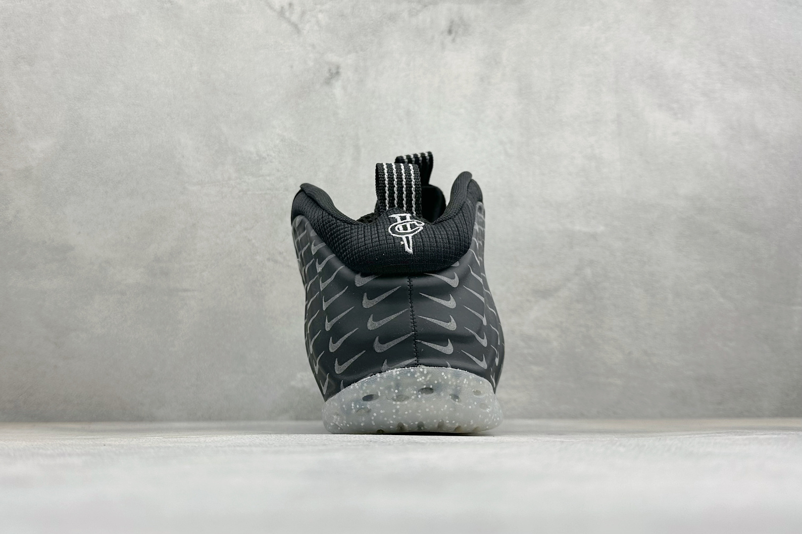 AIR FOAMPOSITE PRO 喷泡 实战运动篮球鞋 它依然代表了当时球鞋生产工艺的顶点,国内的鞋迷因为Pro的谐 AIR FOAMPOSITE PRO 喷泡 实战运动篮球鞋 它依然代表了当时球鞋生产工艺的顶点,国内的鞋迷因为Pro的谐