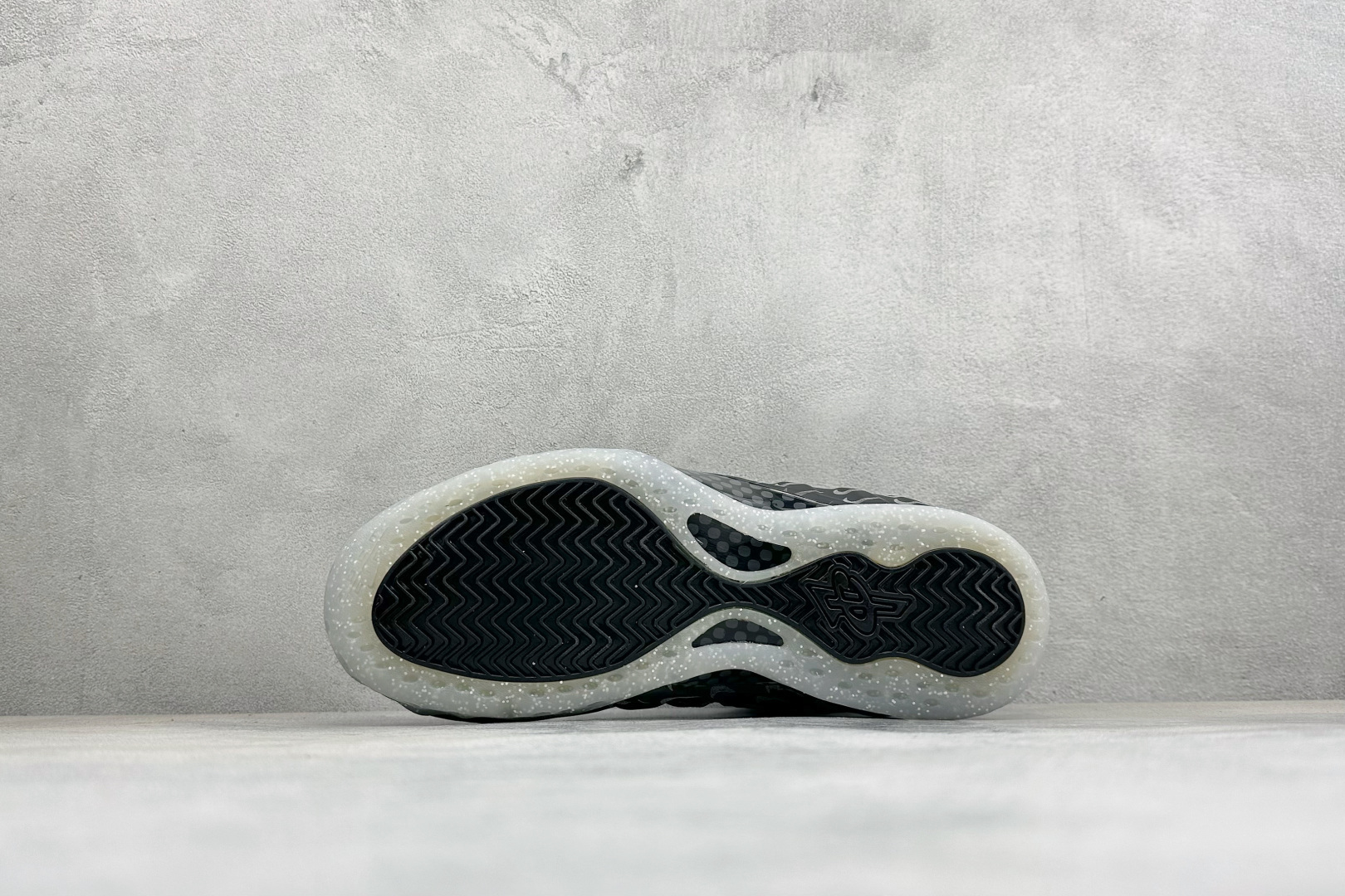 AIR FOAMPOSITE PRO 喷泡 实战运动篮球鞋 它依然代表了当时球鞋生产工艺的顶点,国内的鞋迷因为Pro的谐 AIR FOAMPOSITE PRO 喷泡 实战运动篮球鞋 它依然代表了当时球鞋生产工艺的顶点,国内的鞋迷因为Pro的谐
