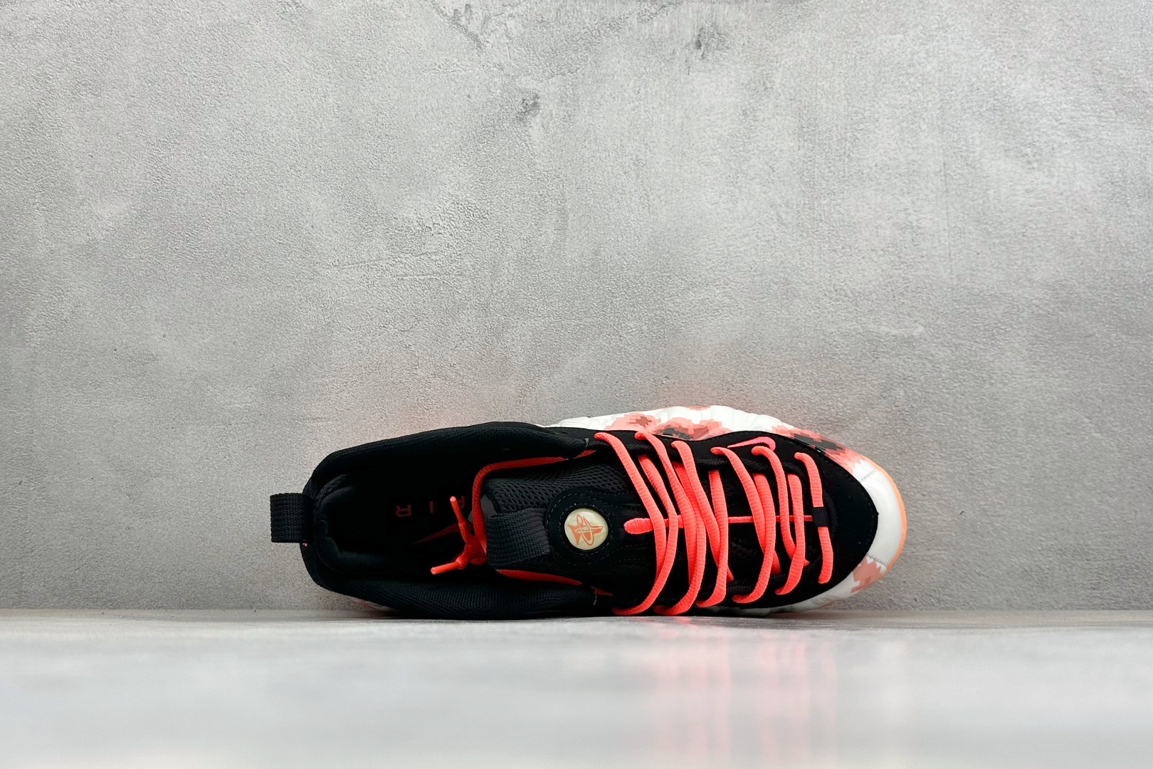 AIR FOAMPOSITE PRO 喷泡 实战运动篮球鞋 它依然代表了当时球鞋生产工艺的顶点,国内的鞋迷因为Pro的谐 AIR FOAMPOSITE PRO 喷泡 实战运动篮球鞋 它依然代表了当时球鞋生产工艺的顶点,国内的鞋迷因为Pro的谐