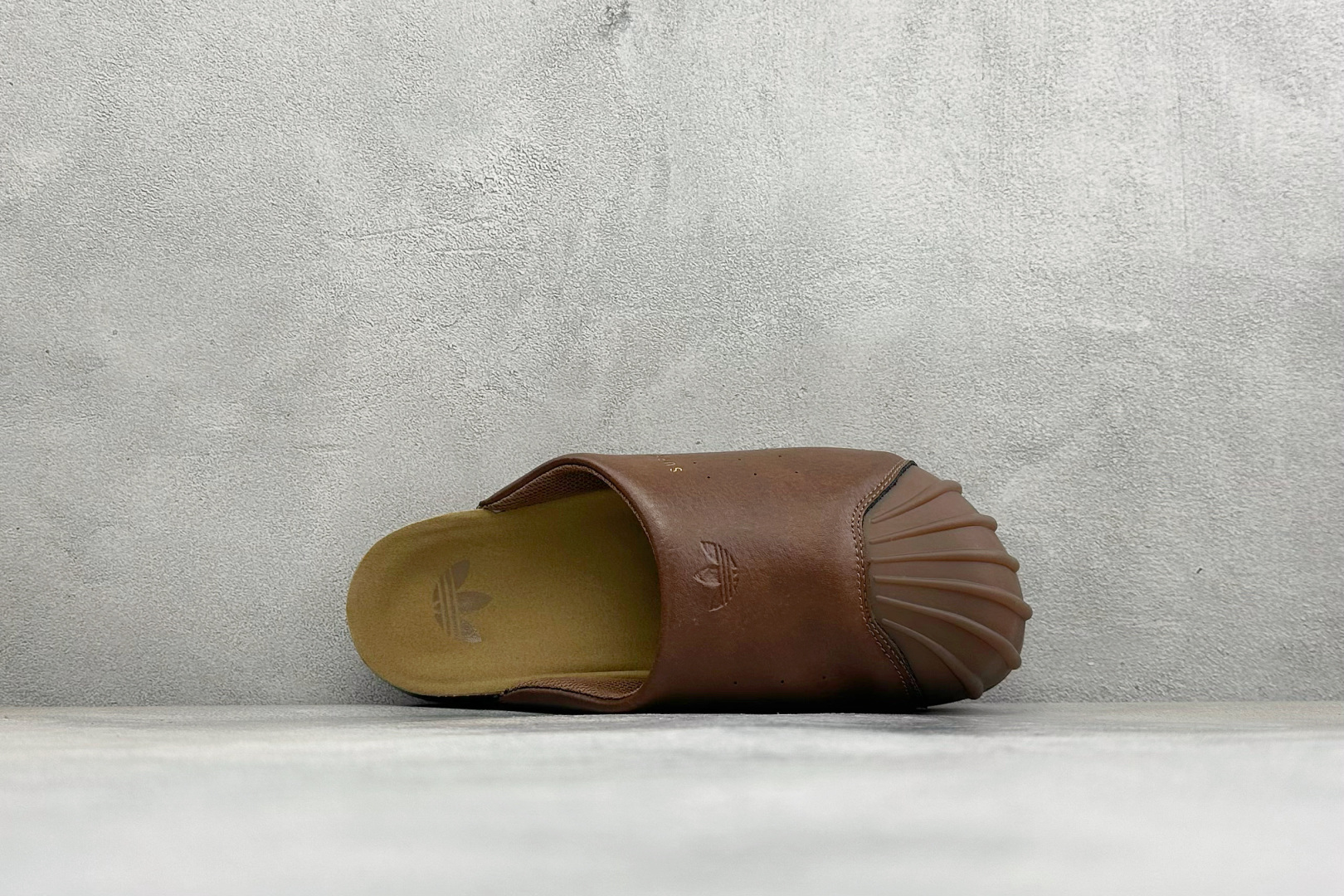 HZ版Adidas originals Adimule 舒适百搭 防磨包头一脚蹬拖鞋 货号：LC0416 尺码：36-4