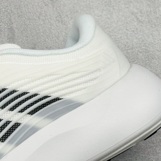 TF版ADIDAS 阿迪舒适百搭防滑耐磨 低帮休闲跑步鞋 中底配置方面搭载全掌Lightstrike Pro 鞋面采用透 TF版ADIDAS 阿迪舒适百搭防滑耐磨 低帮休闲跑步鞋 中底配置方面搭载全掌Lightstrike Pro 鞋面采用透