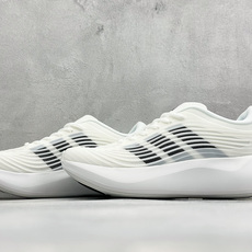 TF版ADIDAS 阿迪舒适百搭防滑耐磨 低帮休闲跑步鞋 中底配置方面搭载全掌Lightstrike Pro 鞋面采用透 TF版ADIDAS 阿迪舒适百搭防滑耐磨 低帮休闲跑步鞋 中底配置方面搭载全掌Lightstrike Pro 鞋面采用透