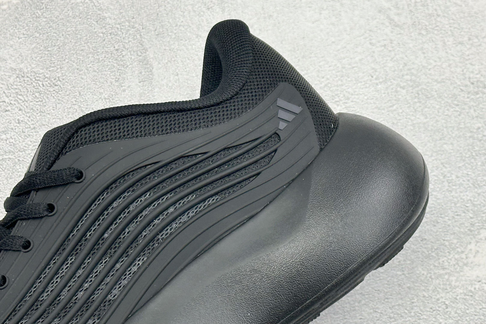 TF版ADIDAS 阿迪舒适百搭防滑耐磨 低帮休闲跑步鞋 中底配置方面搭载全掌Lightstrike Pro 鞋面采用透 TF版ADIDAS 阿迪舒适百搭防滑耐磨 低帮休闲跑步鞋 中底配置方面搭载全掌Lightstrike Pro 鞋面采用透