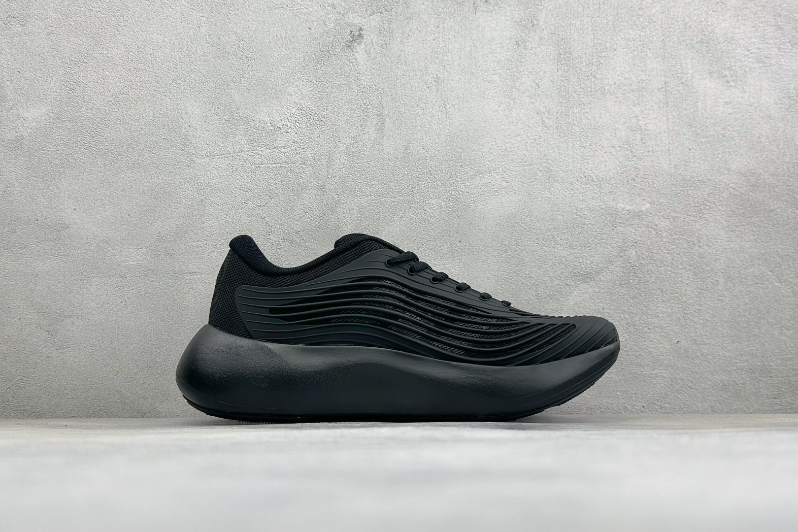 TF版ADIDAS 阿迪舒适百搭防滑耐磨 低帮休闲跑步鞋 中底配置方面搭载全掌Lightstrike Pro 鞋面采用透 TF版ADIDAS 阿迪舒适百搭防滑耐磨 低帮休闲跑步鞋 中底配置方面搭载全掌Lightstrike Pro 鞋面采用透