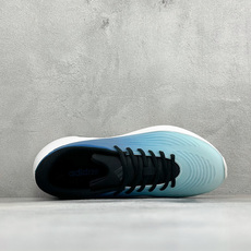 TF版ADIDAS 阿迪舒适百搭防滑耐磨 低帮休闲跑步鞋 中底配置方面搭载全掌Lightstrike Pro 鞋面采用透 TF版ADIDAS 阿迪舒适百搭防滑耐磨 低帮休闲跑步鞋 中底配置方面搭载全掌Lightstrike Pro 鞋面采用透