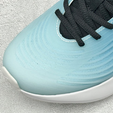 TF版ADIDAS 阿迪舒适百搭防滑耐磨 低帮休闲跑步鞋 中底配置方面搭载全掌Lightstrike Pro 鞋面采用透 TF版ADIDAS 阿迪舒适百搭防滑耐磨 低帮休闲跑步鞋 中底配置方面搭载全掌Lightstrike Pro 鞋面采用透