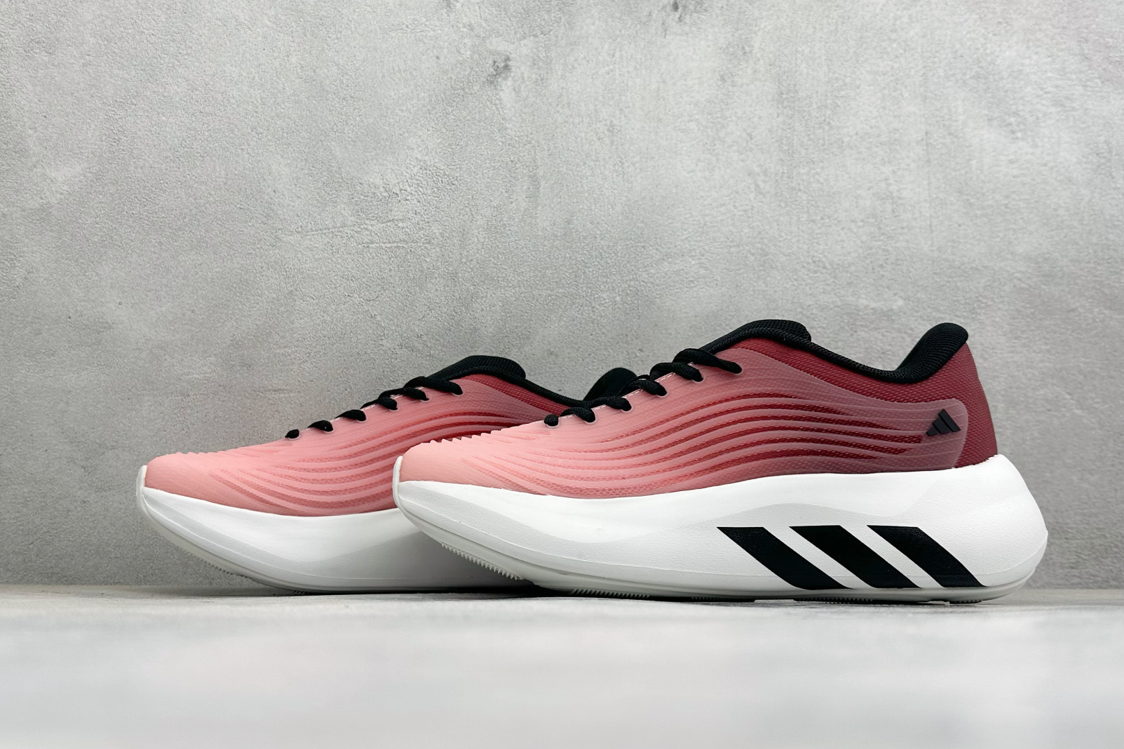 TF版ADIDAS 阿迪舒适百搭防滑耐磨 低帮休闲跑步鞋 中底配置方面搭载全掌Lightstrike Pro 鞋面采用透 TF版ADIDAS 阿迪舒适百搭防滑耐磨 低帮休闲跑步鞋 中底配置方面搭载全掌Lightstrike Pro 鞋面采用透