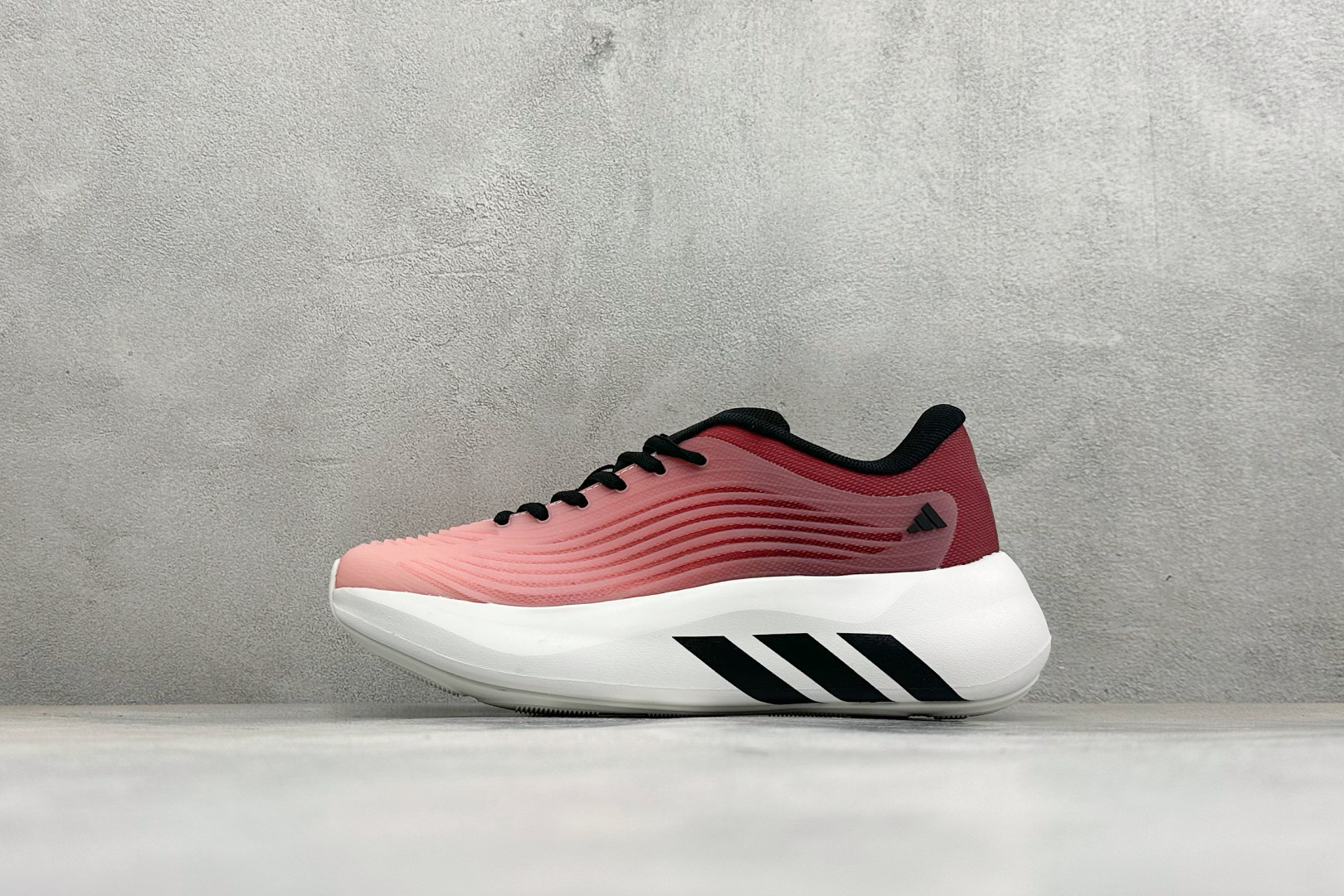 TF版ADIDAS 阿迪舒适百搭防滑耐磨 低帮休闲跑步鞋 中底配置方面搭载全掌Lightstrike Pro 鞋面采用透 TF版ADIDAS 阿迪舒适百搭防滑耐磨 低帮休闲跑步鞋 中底配置方面搭载全掌Lightstrike Pro 鞋面采用透