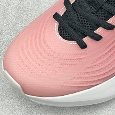 TF版ADIDAS 阿迪舒适百搭防滑耐磨 低帮休闲跑步鞋 中底配置方面搭载全掌Lightstrike Pro 鞋面采用透 TF版ADIDAS 阿迪舒适百搭防滑耐磨 低帮休闲跑步鞋 中底配置方面搭载全掌Lightstrike Pro 鞋面采用透