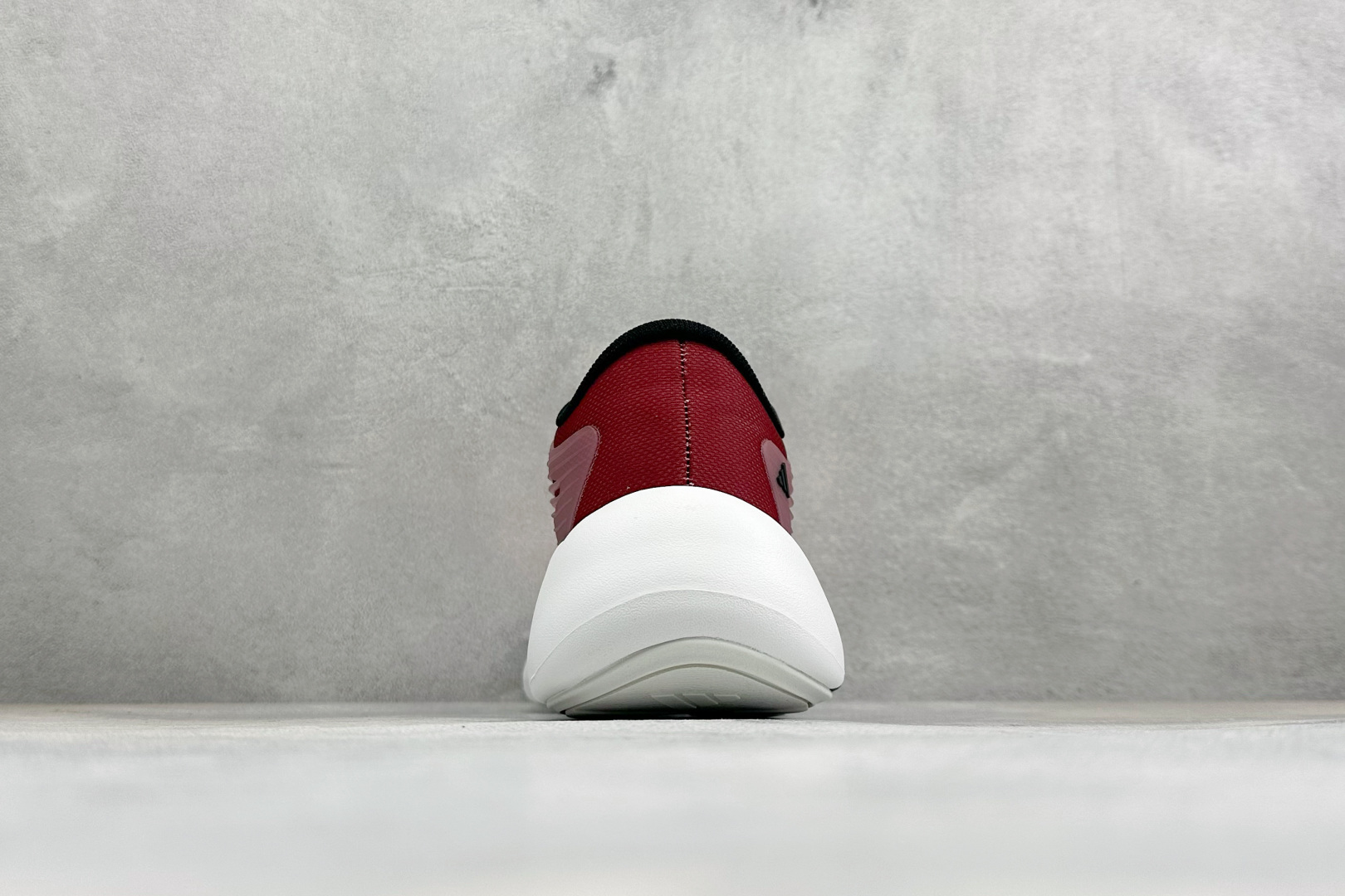 TF版ADIDAS 阿迪舒适百搭防滑耐磨 低帮休闲跑步鞋 中底配置方面搭载全掌Lightstrike Pro 鞋面采用透 TF版ADIDAS 阿迪舒适百搭防滑耐磨 低帮休闲跑步鞋 中底配置方面搭载全掌Lightstrike Pro 鞋面采用透