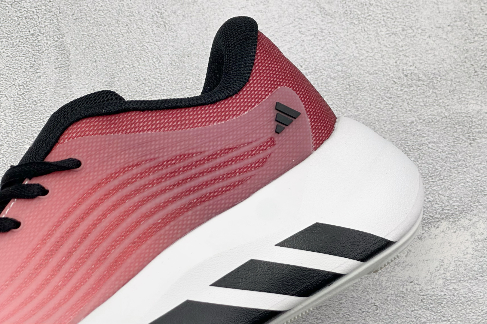 TF版ADIDAS 阿迪舒适百搭防滑耐磨 低帮休闲跑步鞋 中底配置方面搭载全掌Lightstrike Pro 鞋面采用透 TF版ADIDAS 阿迪舒适百搭防滑耐磨 低帮休闲跑步鞋 中底配置方面搭载全掌Lightstrike Pro 鞋面采用透