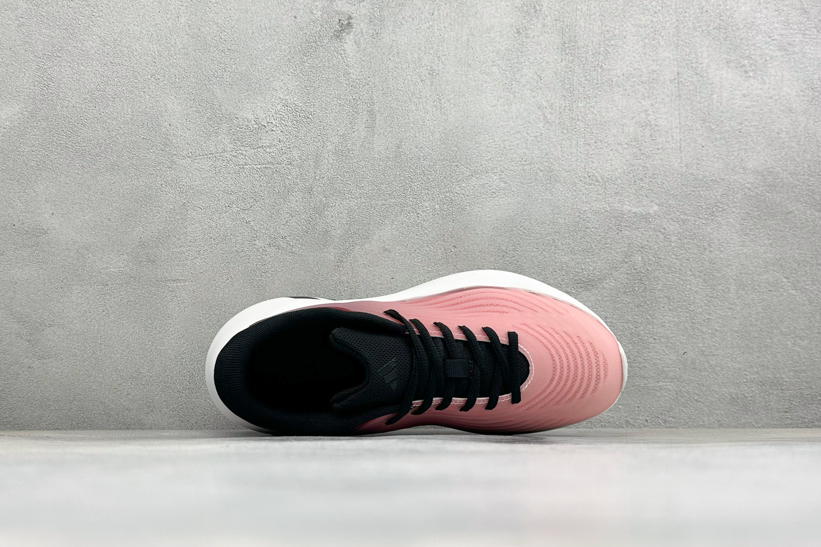 TF版ADIDAS 阿迪舒适百搭防滑耐磨 低帮休闲跑步鞋 中底配置方面搭载全掌Lightstrike Pro 鞋面采用透 TF版ADIDAS 阿迪舒适百搭防滑耐磨 低帮休闲跑步鞋 中底配置方面搭载全掌Lightstrike Pro 鞋面采用透