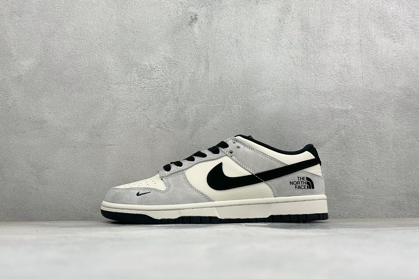 福利特价 Nike Dunk Low Retro 联名 周年高端定制 低帮休闲板鞋 #定制鞋盒 大厂纯原品质出货 超高清 福利特价 Nike Dunk Low Retro 联名 周年高端定制 低帮休闲板鞋 #定制鞋盒 大厂纯原品质出货 超高清