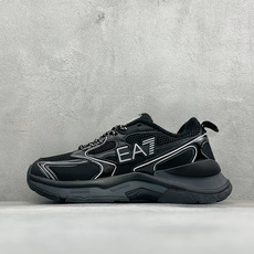 Emporio Armani EA7 舒适百搭系带低帮休闲跑步鞋 承袭阿玛尼经典设计基因,以简约利落低帮廓形,融合运动机 Emporio Armani EA7 舒适百搭系带低帮休闲跑步鞋 承袭阿玛尼经典设计基因,以简约利落低帮廓形,融合运动机