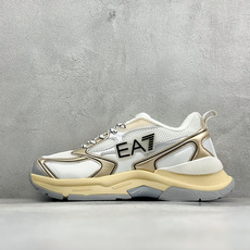 Emporio Armani EA7 舒适百搭系带低帮休闲跑步鞋 承袭阿玛尼经典设计基因,以简约利落低帮廓形,融合运动机 Emporio Armani EA7 舒适百搭系带低帮休闲跑步鞋 承袭阿玛尼经典设计基因,以简约利落低帮廓形,融合运动机