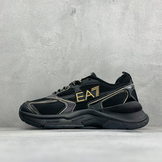 Emporio Armani EA7 舒适百搭系带低帮休闲跑步鞋 承袭阿玛尼经典设计基因,以简约利落低帮廓形,融合运动机 Emporio Armani EA7 舒适百搭系带低帮休闲跑步鞋 承袭阿玛尼经典设计基因,以简约利落低帮廓形,融合运动机