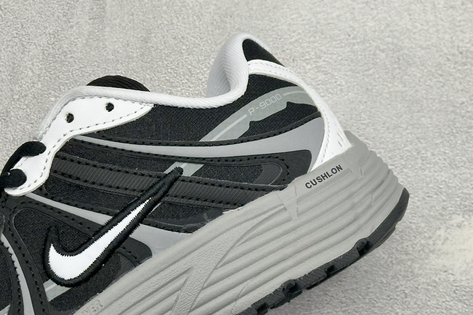 Nike P-9000 复古休闲 耐克 低帮休闲城市通勤跑步鞋 货号: IZ4751-103 尺码: 36-45 