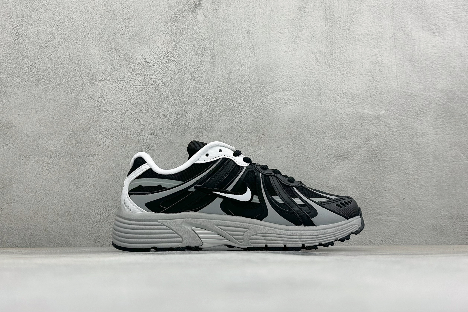 Nike P-9000 复古休闲 耐克 低帮休闲城市通勤跑步鞋 货号: IZ4751-103 尺码: 36-45 