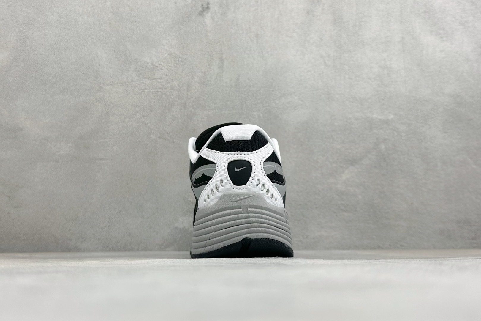 Nike P-9000 复古休闲 耐克 低帮休闲城市通勤跑步鞋 货号: IZ4751-103 尺码: 36-45 