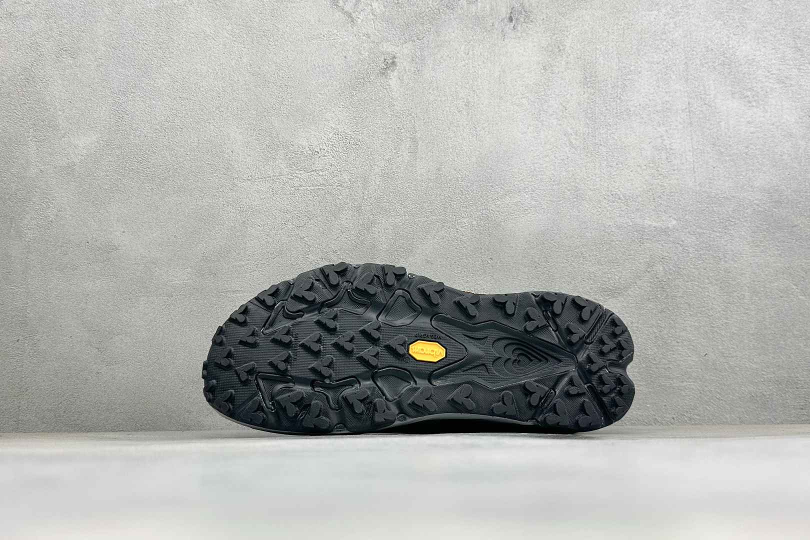 HOKA SPEEDGOAT 7 轻量低帮户外越野跑鞋 户外山脉越野轻量运动跑鞋 特别研发使用性能独特的几何形跑鞋中底 HOKA SPEEDGOAT 7 轻量低帮户外越野跑鞋 户外山脉越野轻量运动跑鞋 特别研发使用性能独特的几何形跑鞋中底