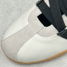 Adidas Tokyo W 阿迪达斯 舒适百搭经典休闲薄底鞋 鞋面设计舒适贴合脚面 同时采用柔软材质 穿着轻便舒适 侧 Adidas Tokyo W 阿迪达斯 舒适百搭经典休闲薄底鞋 鞋面设计舒适贴合脚面 同时采用柔软材质 穿着轻便舒适 侧