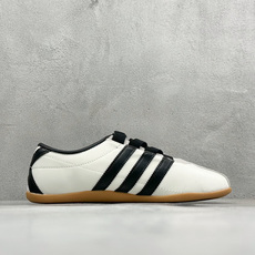 Adidas Tokyo W 阿迪达斯 舒适百搭经典休闲薄底鞋 鞋面设计舒适贴合脚面 同时采用柔软材质 穿着轻便舒适 侧 Adidas Tokyo W 阿迪达斯 舒适百搭经典休闲薄底鞋 鞋面设计舒适贴合脚面 同时采用柔软材质 穿着轻便舒适 侧