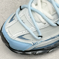 NIKE INITIATOR创始者系列 复古休闲运动舒适跑鞋 采用透气网眼鞋面和支撑覆盖层,自然运动设计的Phlyon中 NIKE INITIATOR创始者系列 复古休闲运动舒适跑鞋 采用透气网眼鞋面和支撑覆盖层,自然运动设计的Phlyon中
