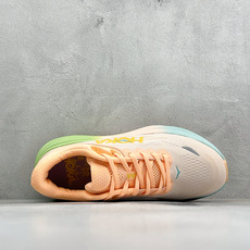 W版 HOKA ONE Bondi 9 机能缓震跑鞋 #鞋面部分采用工程网眼面料,可以确保必要的透气性能。使用了全新的莱 W版 HOKA ONE Bondi 9 机能缓震跑鞋 #鞋面部分采用工程网眼面料,可以确保必要的透气性能。使用了全新的莱