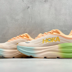 W版 HOKA ONE Bondi 9 机能缓震跑鞋 #鞋面部分采用工程网眼面料,可以确保必要的透气性能。使用了全新的莱 W版 HOKA ONE Bondi 9 机能缓震跑鞋 #鞋面部分采用工程网眼面料,可以确保必要的透气性能。使用了全新的莱