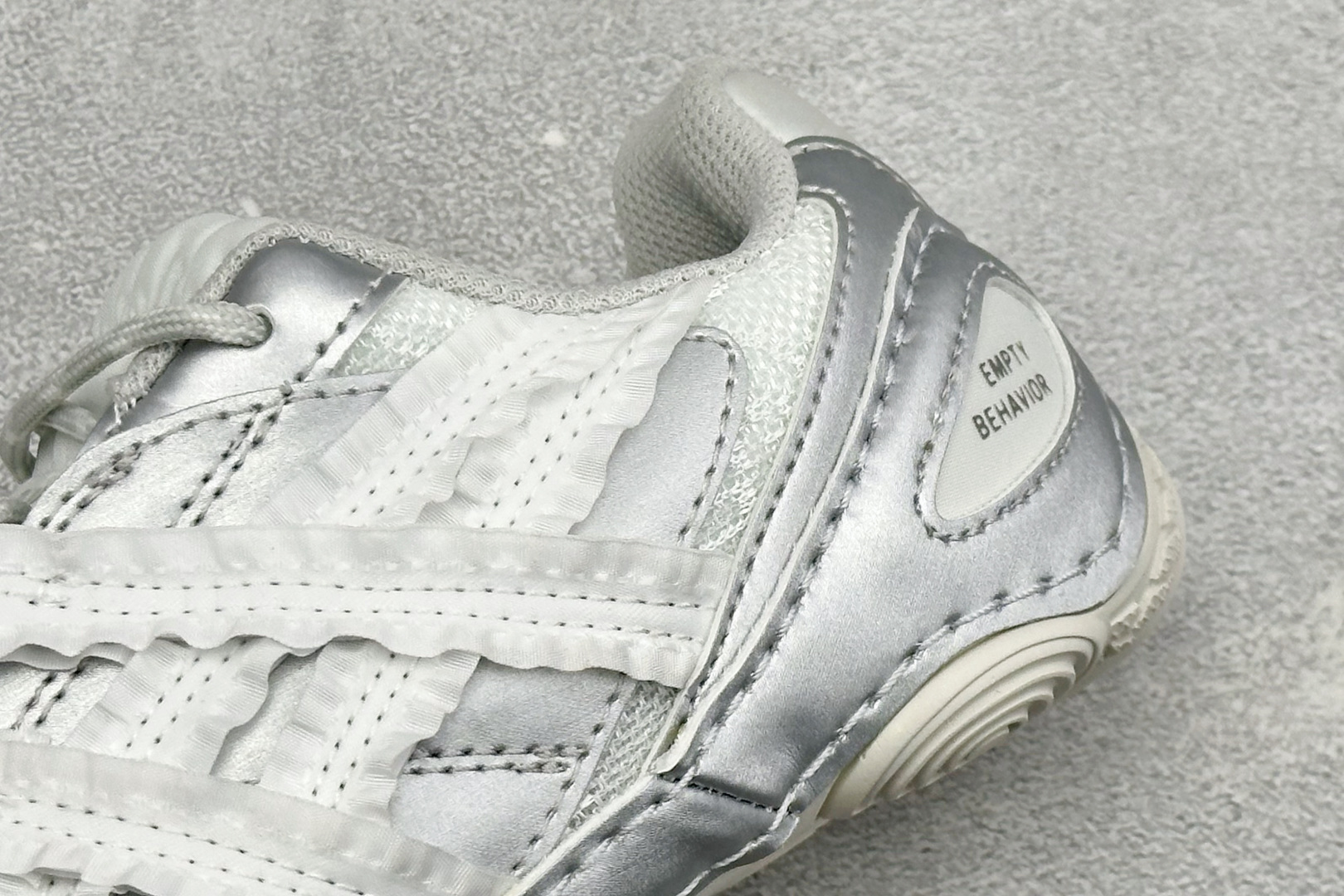 Asics Hypersync 亚瑟士 薄底德训 时尚经典透气包裹性轻便 低帮休闲板鞋 以复古之名 解锁街头新表达 低帮