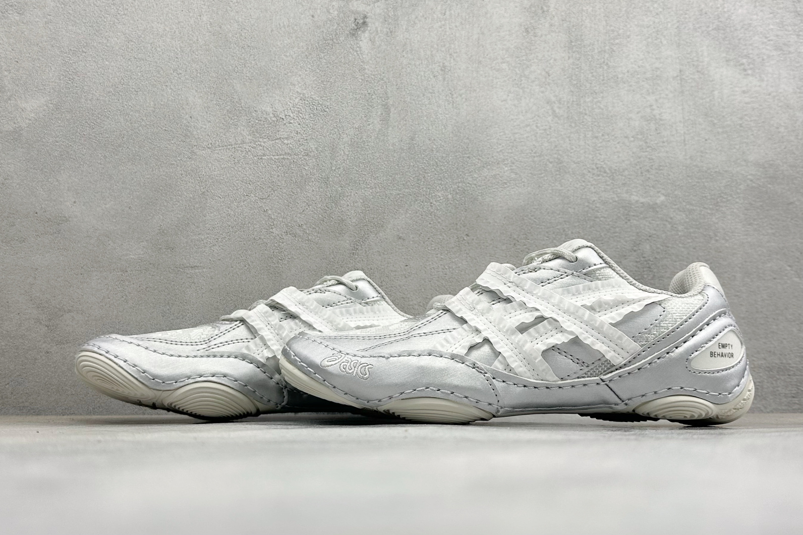 Asics Hypersync 亚瑟士 薄底德训 时尚经典透气包裹性轻便 低帮休闲板鞋 以复古之名 解锁街头新表达 低帮