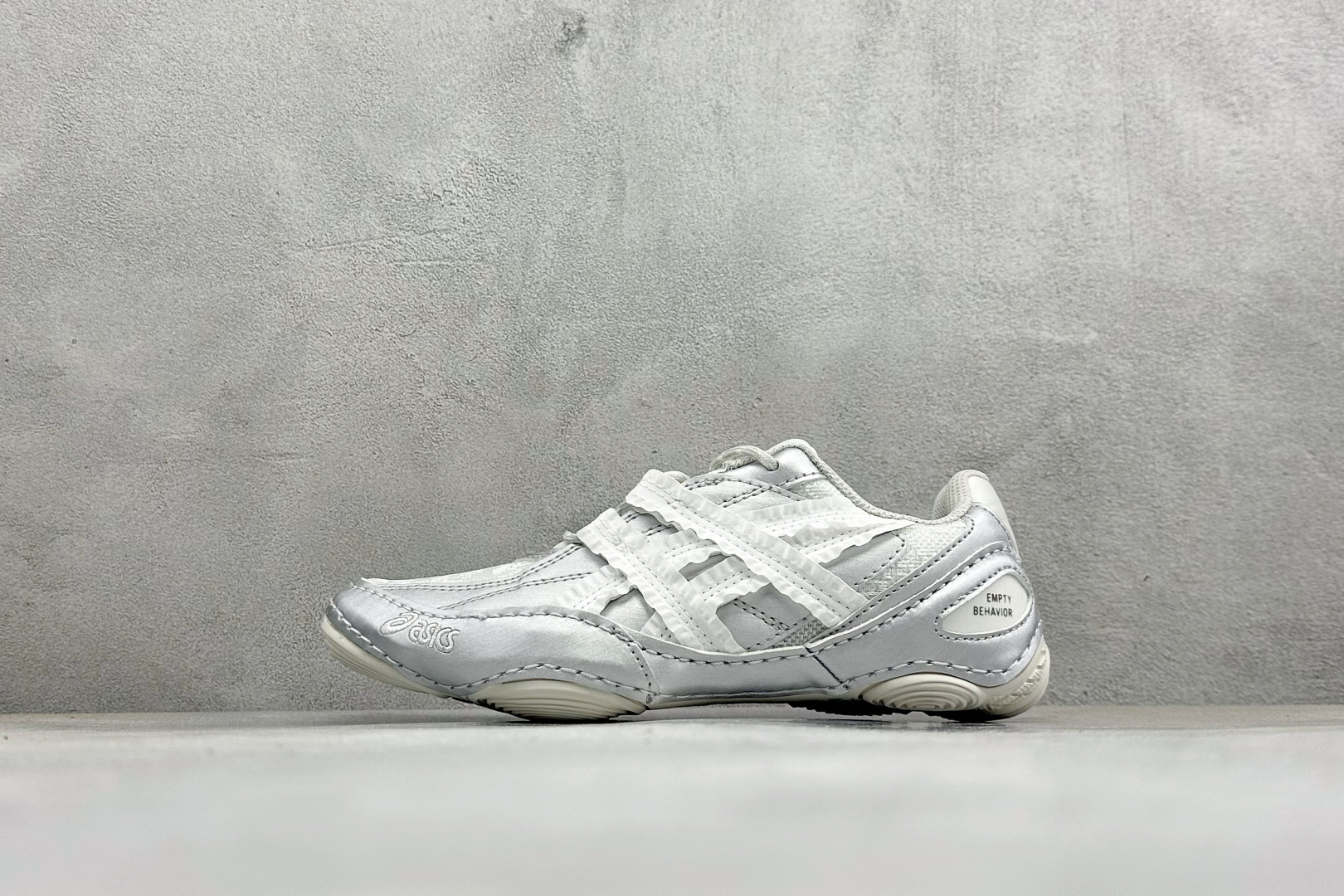 Asics Hypersync 亚瑟士 薄底德训 时尚经典透气包裹性轻便 低帮休闲板鞋 以复古之名 解锁街头新表达 低帮