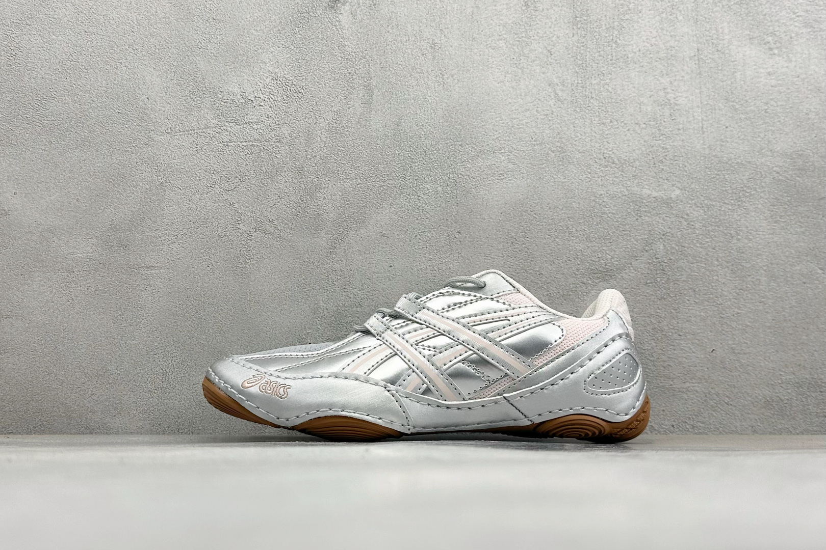 Asics Hypersync 亚瑟士 薄底德训 时尚经典透气包裹性轻便 低帮休闲板鞋 以复古之名 解锁街头新表达 低帮 Asics Hypersync 亚瑟士 薄底德训 时尚经典透气包裹性轻便 低帮休闲板鞋 以复古之名 解锁街头新表达 低帮