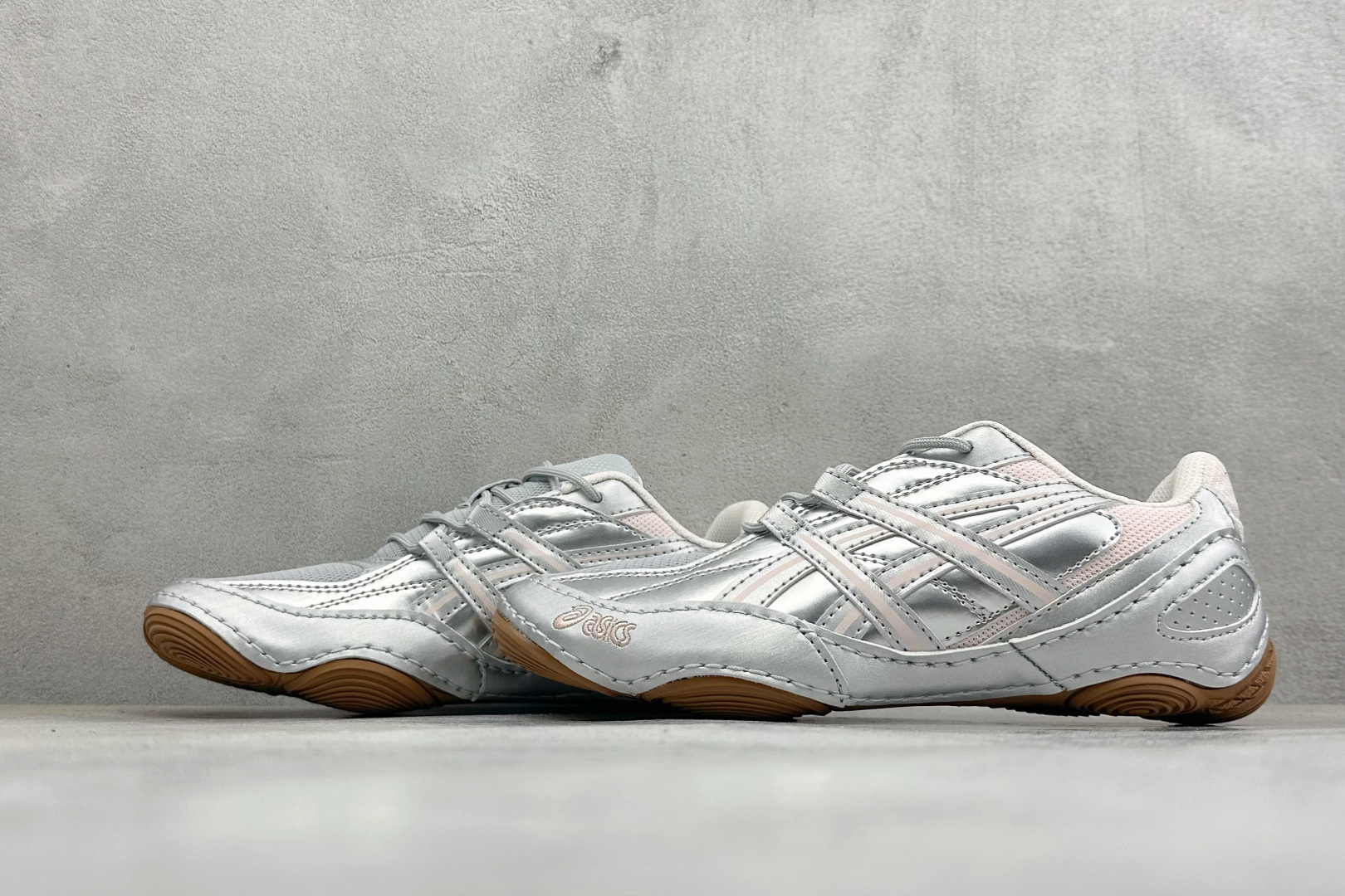 Asics Hypersync 亚瑟士 薄底德训 时尚经典透气包裹性轻便 低帮休闲板鞋 以复古之名 解锁街头新表达 低帮 Asics Hypersync 亚瑟士 薄底德训 时尚经典透气包裹性轻便 低帮休闲板鞋 以复古之名 解锁街头新表达 低帮