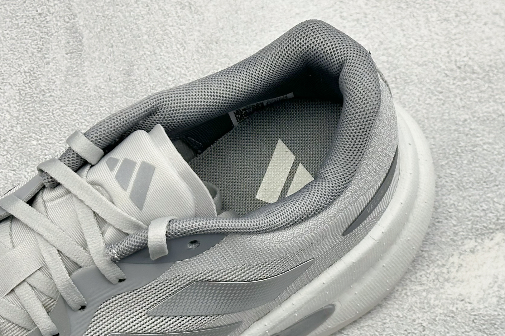 RS版Adidas Velostar 阿迪达斯爆米花缓震休闲慢跑鞋 货号：KJ5179 尺码：39-45 