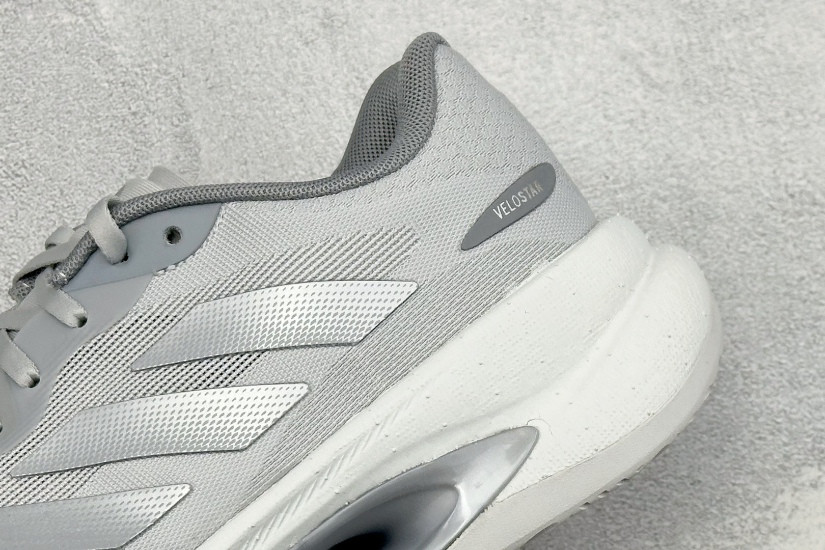 RS版Adidas Velostar 阿迪达斯爆米花缓震休闲慢跑鞋 货号：KJ5179 尺码：39-45 