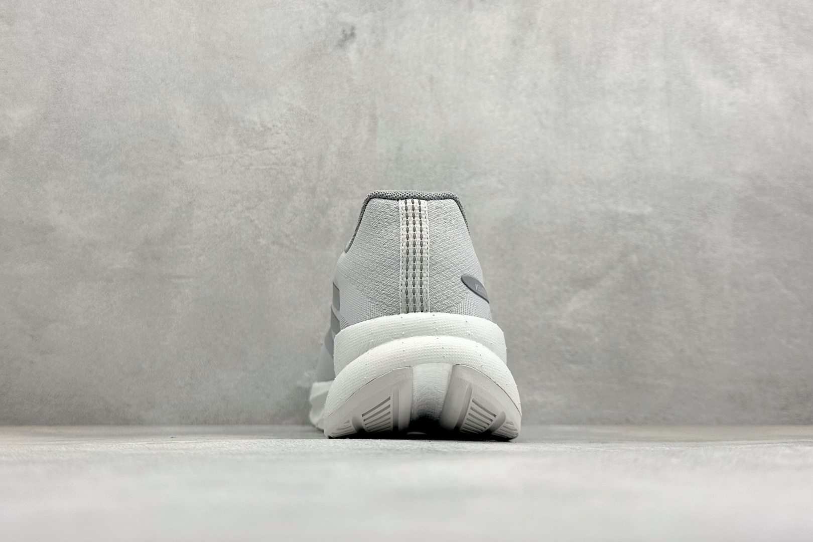 RS版Adidas Velostar 阿迪达斯爆米花缓震休闲慢跑鞋 货号：KJ5179 尺码：39-45 