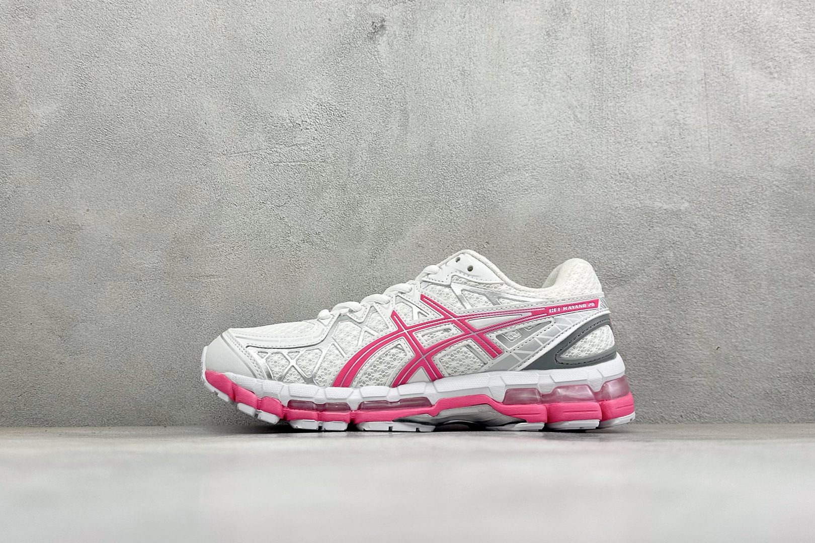 XR版Asics Gel-Kayano 20 亚瑟士 舒适百搭耐磨支撑透气 低帮跑步鞋 货号: 1203A388-108 XR版Asics Gel-Kayano 20 亚瑟士 舒适百搭耐磨支撑透气 低帮跑步鞋 货号: 1203A388-108