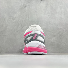 XR版Asics Gel-Kayano 20 亚瑟士 舒适百搭耐磨支撑透气 低帮跑步鞋 货号: 1203A388-108 XR版Asics Gel-Kayano 20 亚瑟士 舒适百搭耐磨支撑透气 低帮跑步鞋 货号: 1203A388-108