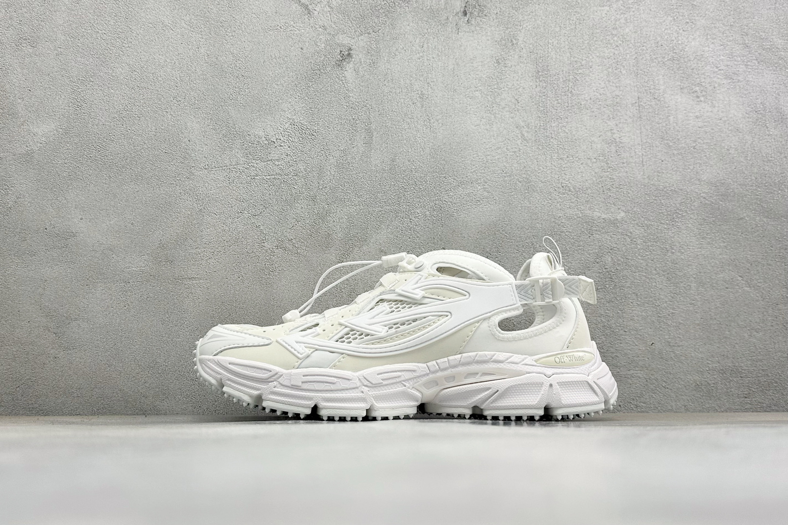 S版OFF-WHITE Ow Be Right Back 皮革 圆头系带 低帮生活休闲鞋 货号：OMIA29SS26FA