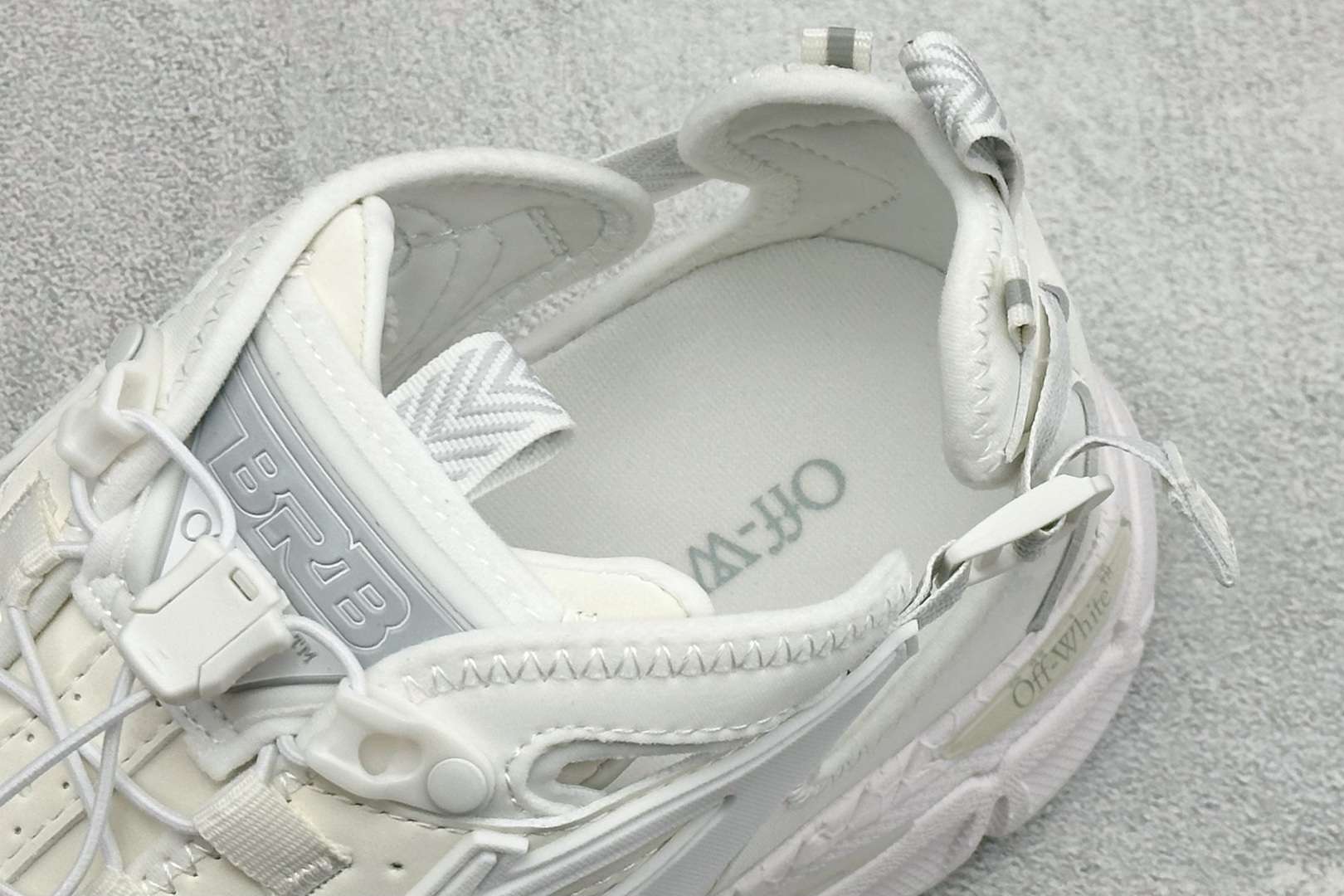 S版OFF-WHITE Ow Be Right Back 皮革 圆头系带 低帮生活休闲鞋 货号：OMIA29SS26FA