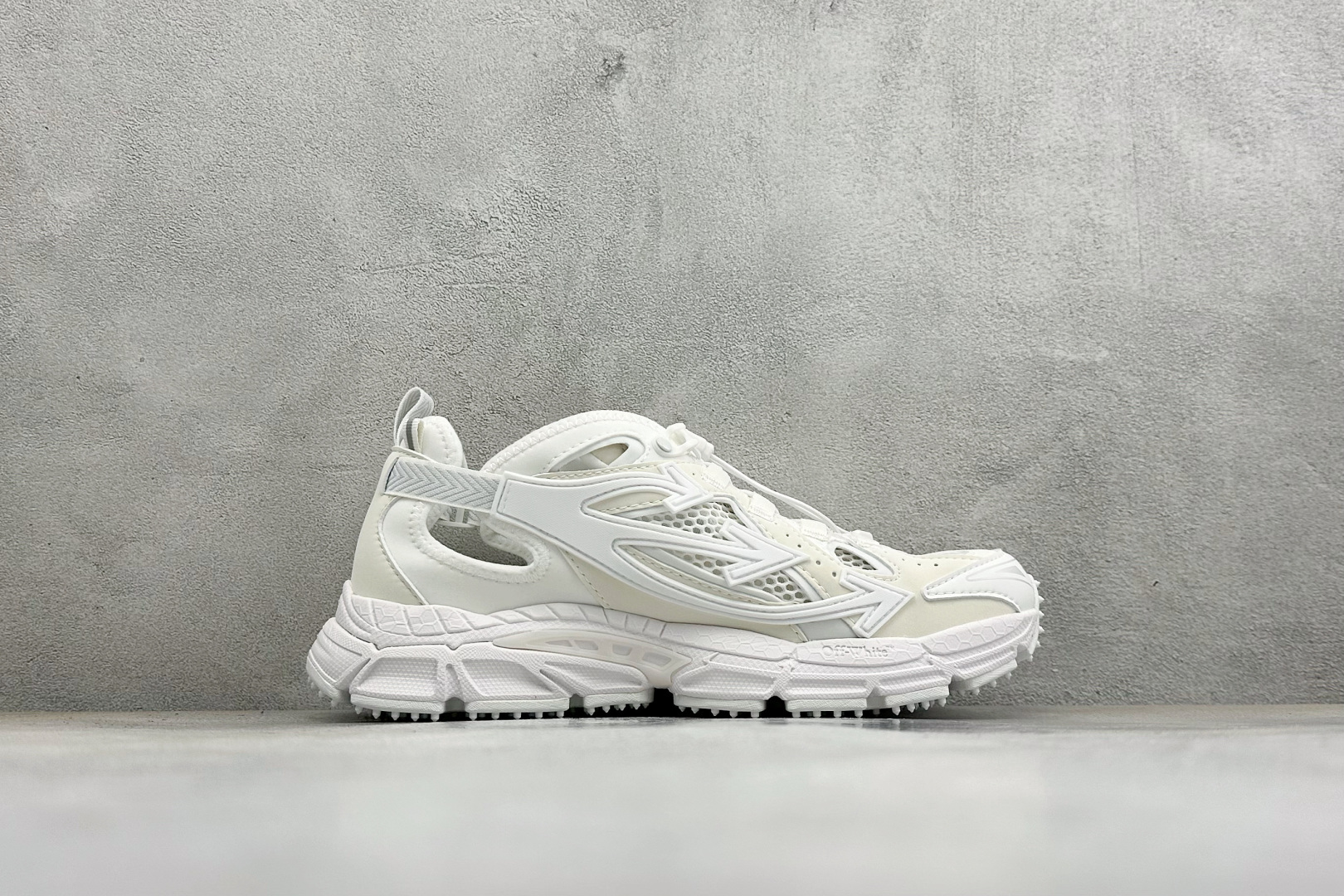 S版OFF-WHITE Ow Be Right Back 皮革 圆头系带 低帮生活休闲鞋 货号：OMIA29SS26FA