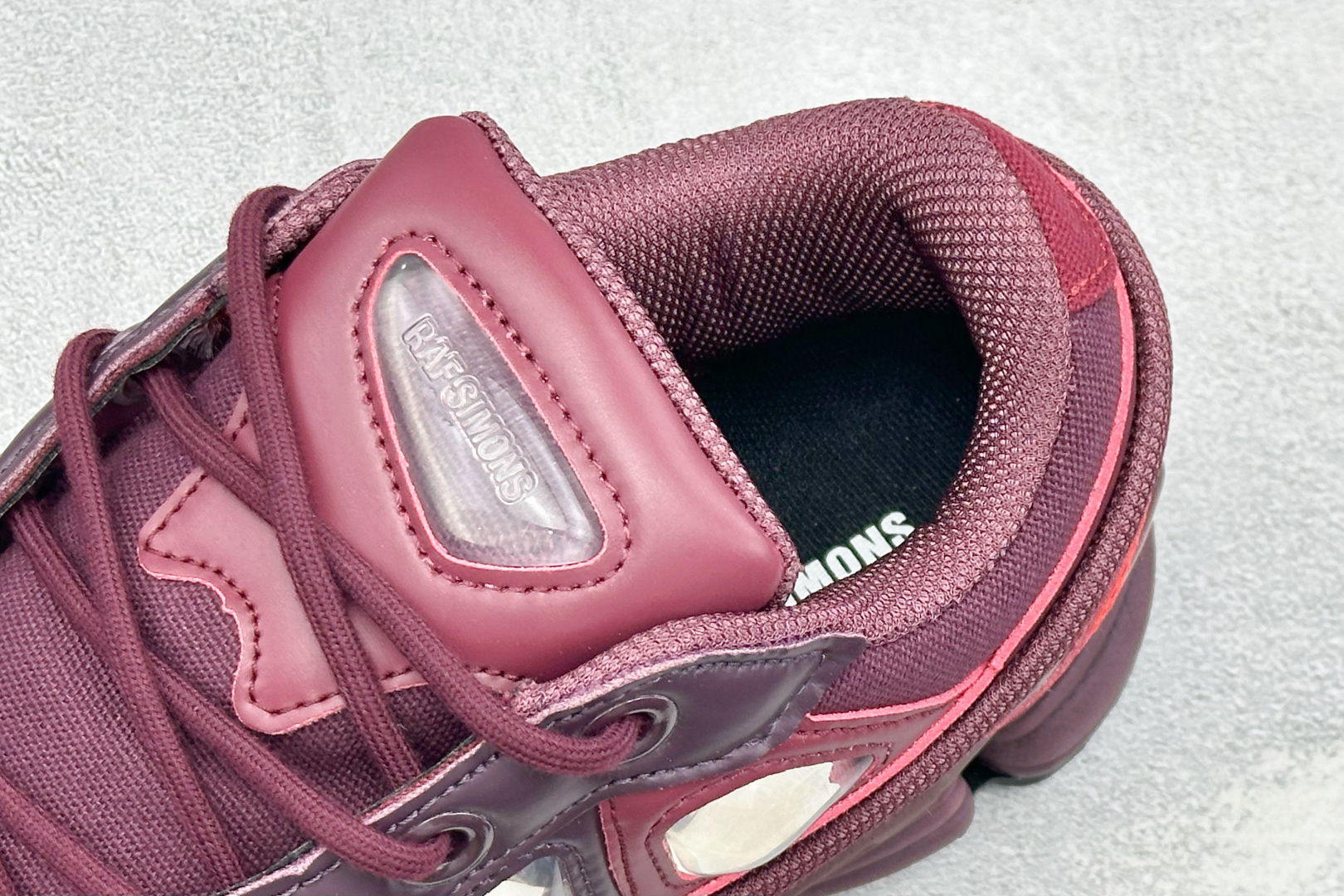 AD X RAF SIMONS 拉夫西蒙 Ozweego 先锋潮流 水泡 复古低帮休闲鞋 独家定制鞋盒 防层袋 卡片及可 AD X RAF SIMONS 拉夫西蒙 Ozweego 先锋潮流 水泡 复古低帮休闲鞋 独家定制鞋盒 防层袋 卡片及可