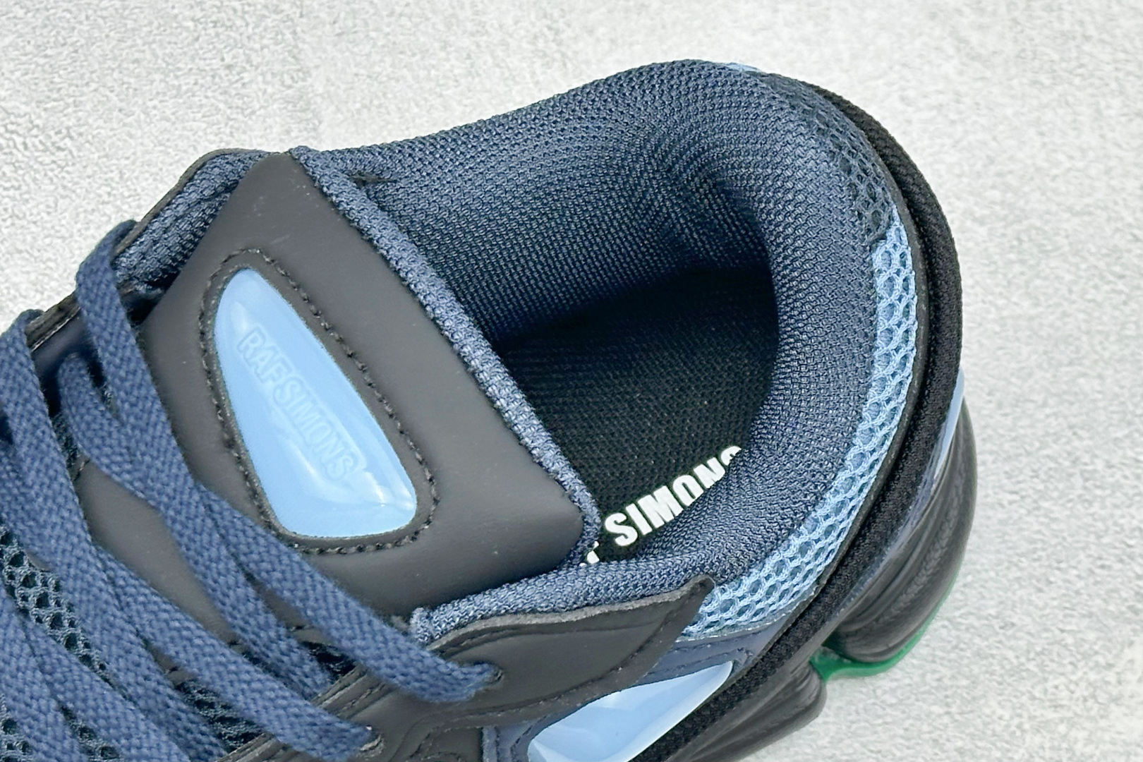 AD X RAF SIMONS 拉夫西蒙 Ozweego 先锋潮流 水泡 复古低帮休闲鞋 独家定制鞋盒 防层袋 卡片及可