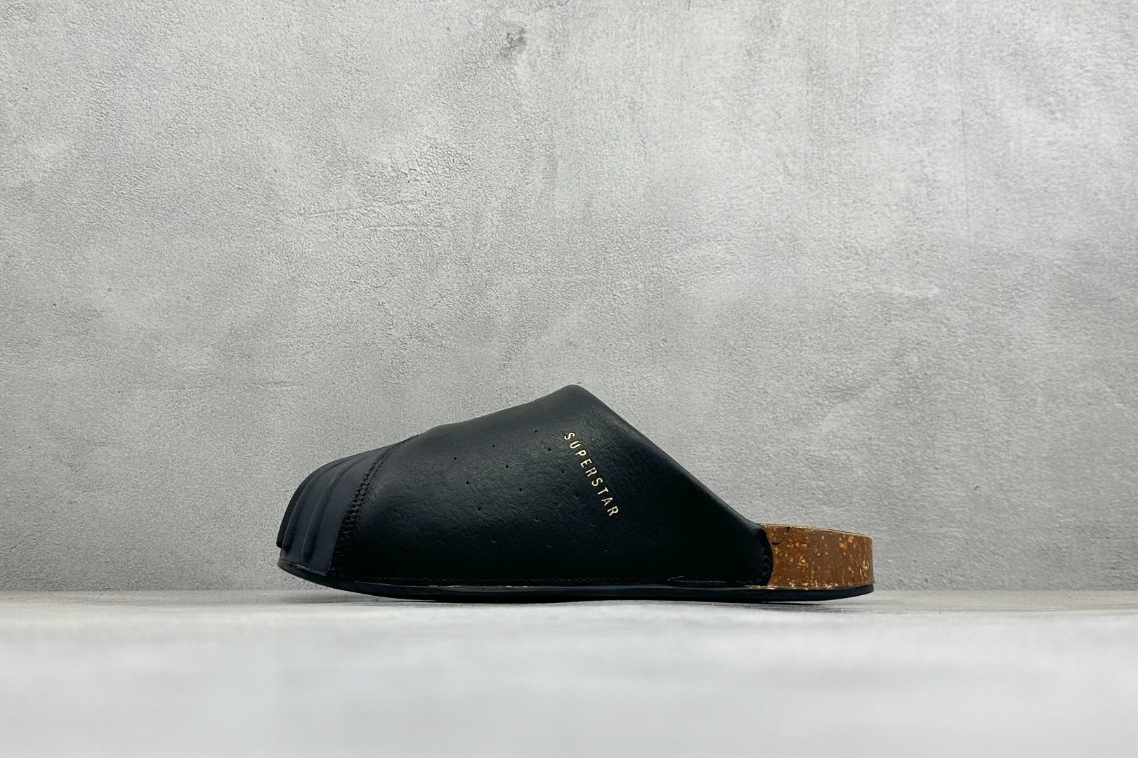 HZ版Adidas originals Adimule 舒适百搭 防磨包头一脚蹬拖鞋 货号：LC0415 尺码：36-4