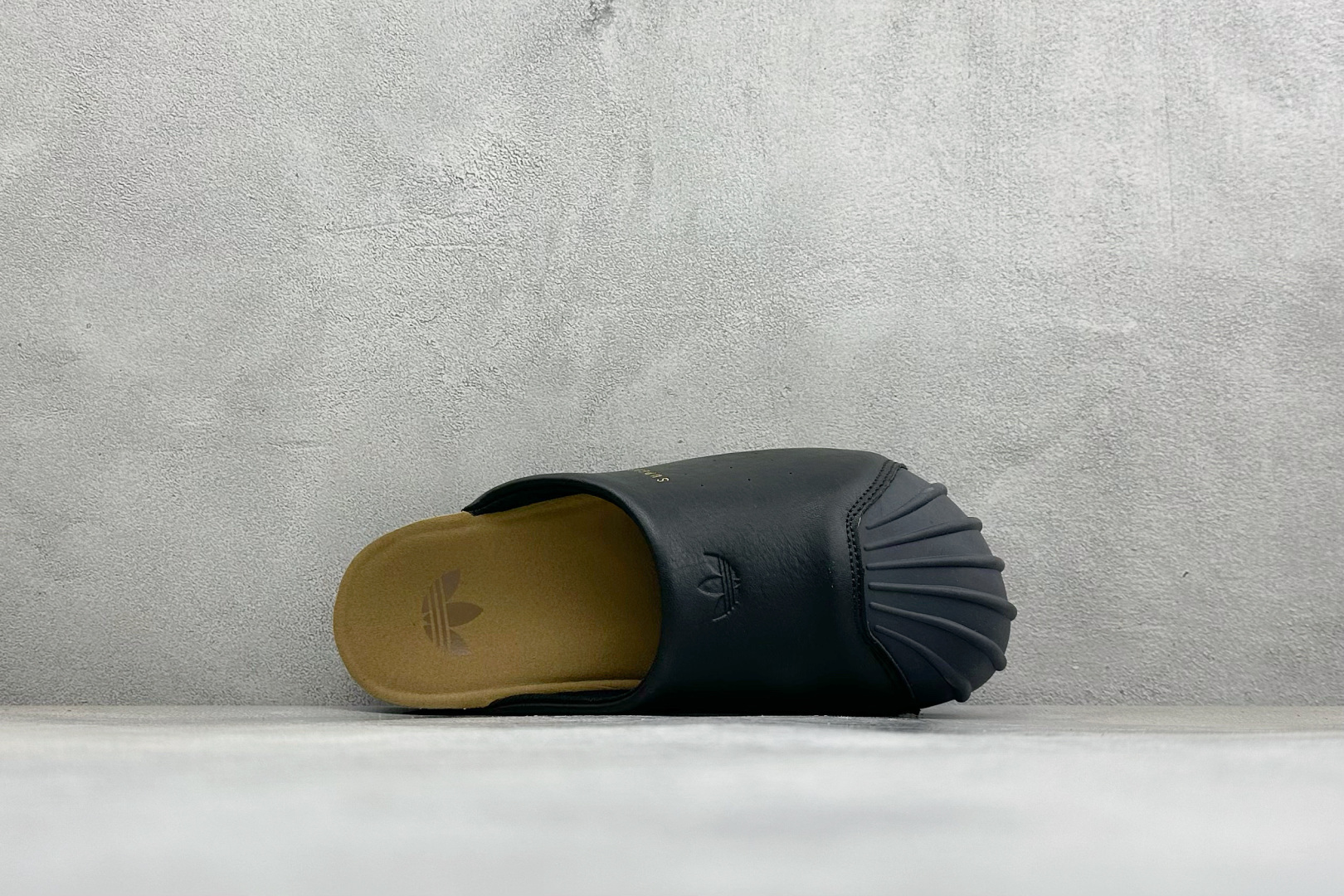 HZ版Adidas originals Adimule 舒适百搭 防磨包头一脚蹬拖鞋 货号：LC0415 尺码：36-4