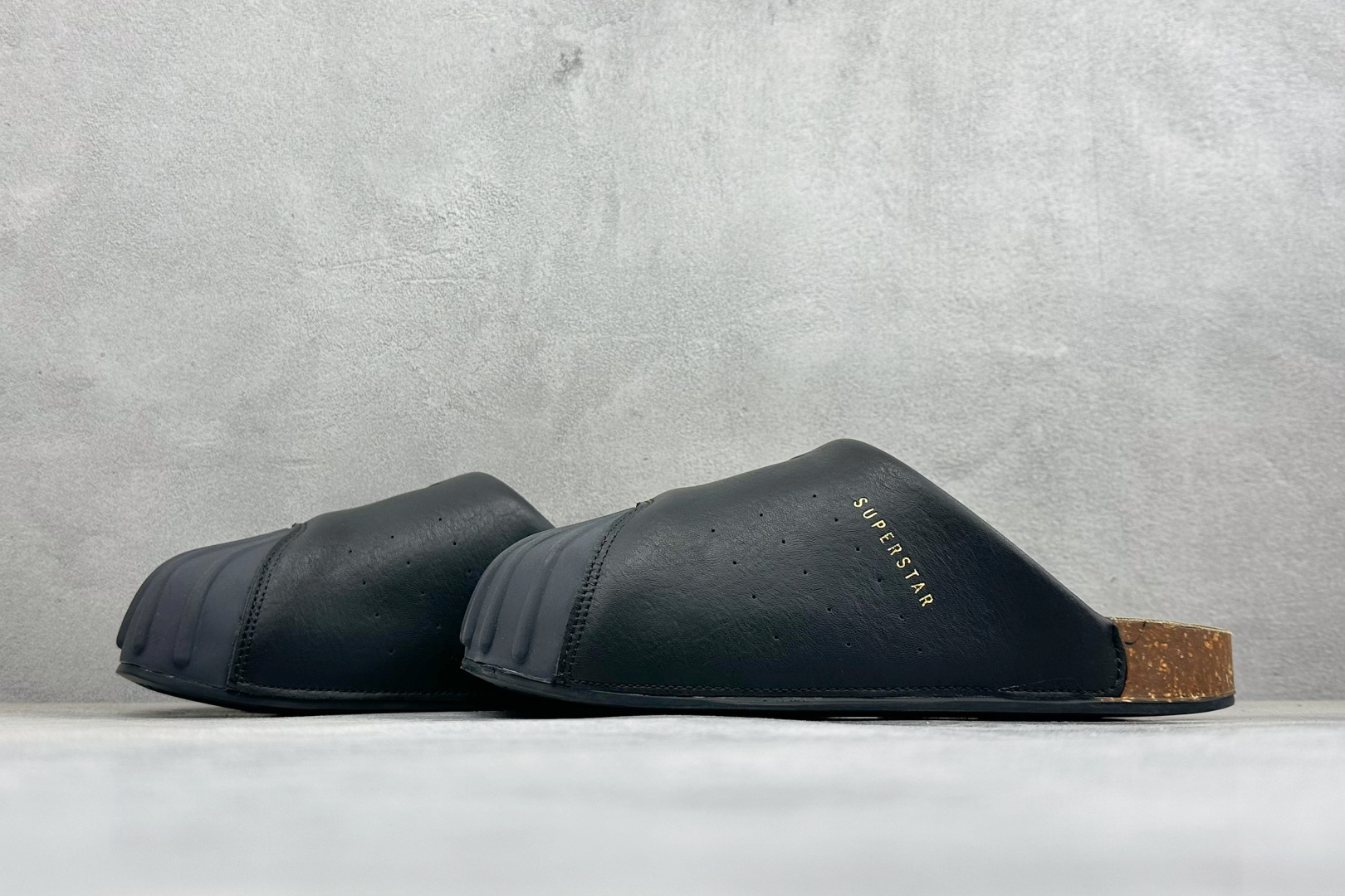 HZ版Adidas originals Adimule 舒适百搭 防磨包头一脚蹬拖鞋 货号：LC0415 尺码：36-4